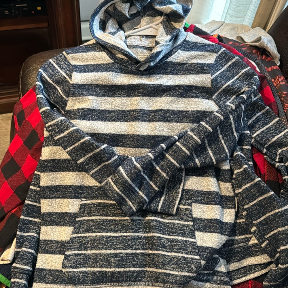 Hooded long sleeve sweater